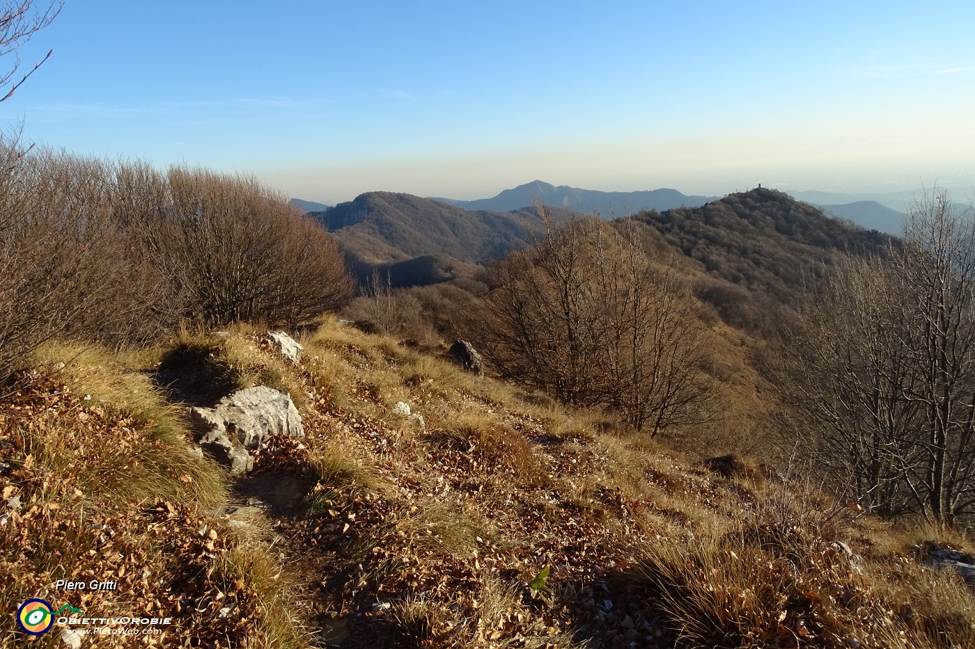 77 In discesa con vista in Pizzo Cerro dove son diretto.JPG